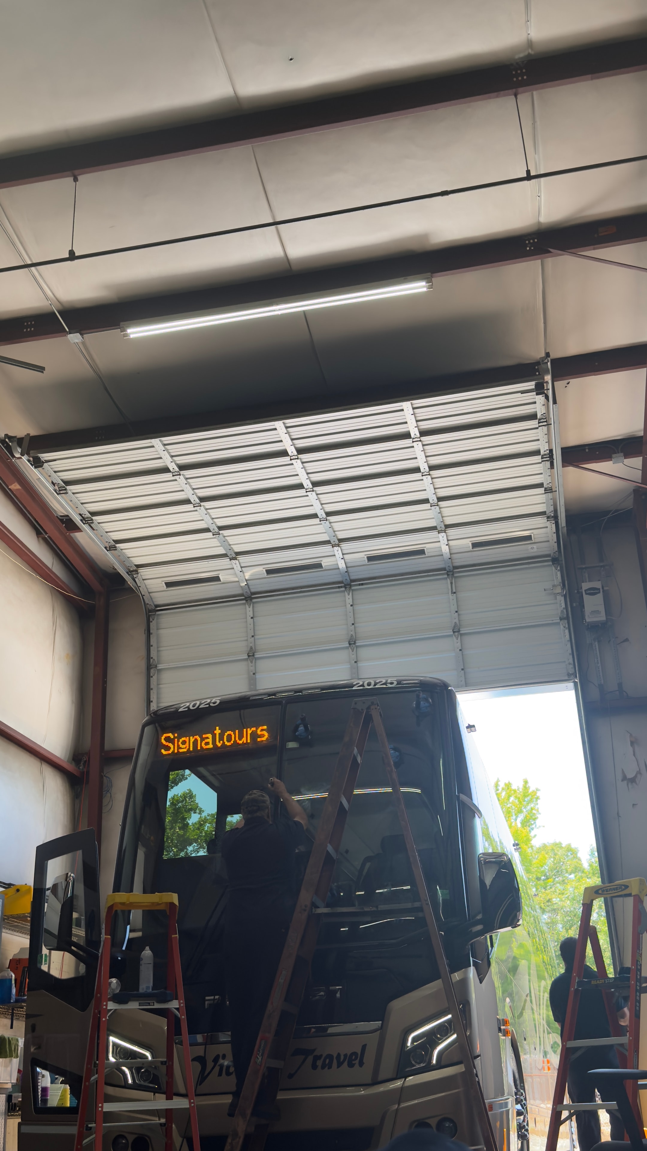 Fleet Service — Signatours Tour Bus