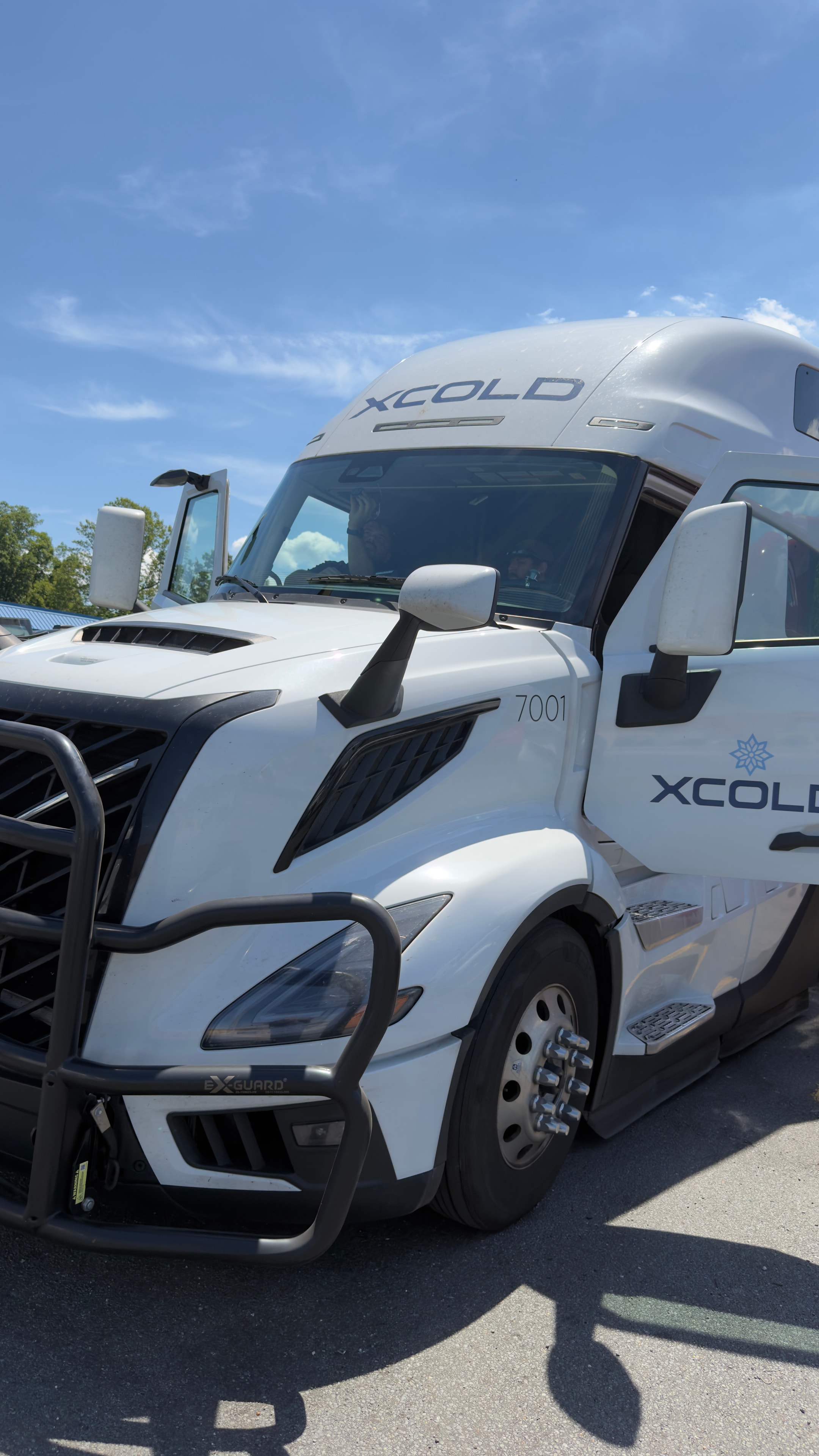 Fleet Service — XCOLD Volvo Semi